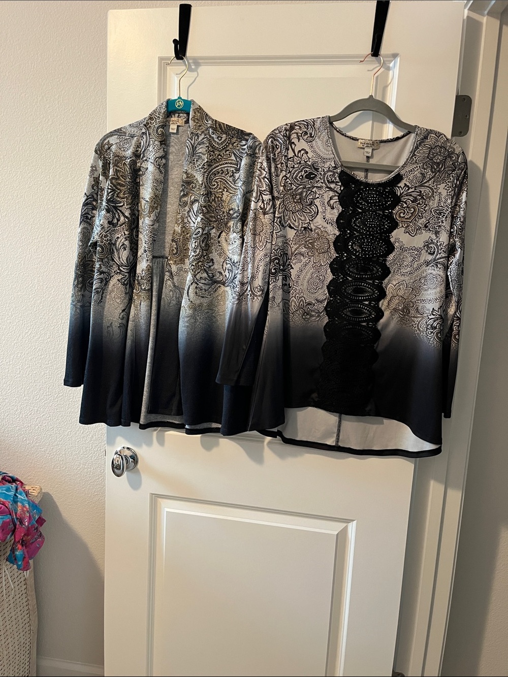 ONE WORLD Black & White Paisley Ombre Tunic Set with Lace Front